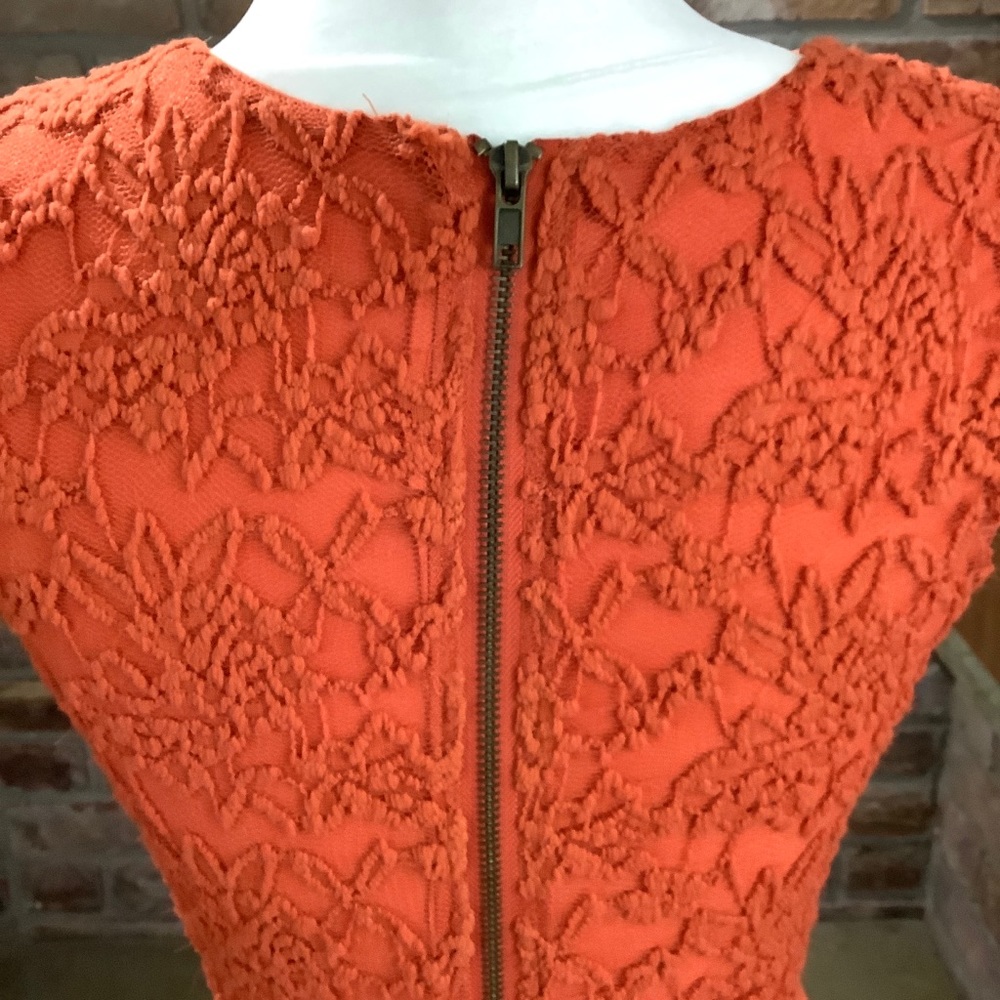 GIANNI BINI Pleated Lace-Back V-Neck Dress 138 - Picture 5 of 9